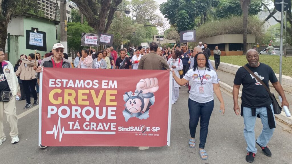 greve-da-saude-profissionais-encerram-paralisacao-e-seguem-cobrando-governo-tarcisio-manifestacao-dos-profissionais-da-saude-no-quarteirao-do-hospital-das-clinicas-foto-sindsaude-sp-tvt-news