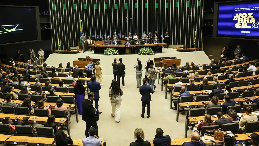 pgr-se-manifesta-contra-mandato-parlamentar-online-decisao-pode-afetar-eduardo-bolsonaro-pgr-e-favoravel-que-o-parlamentar-perca-o-mandato-caso-o-politico-nao-compareca-ao-trabalho-presencial-legislativo-foto-jose-cruz-agencia-brasil-tvt-news