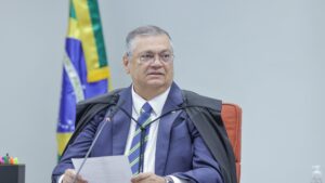 plano-emergencial-CVM-stf-retoma-julgamento-do-nucleo-4-da-trama-golpista-ministro-flavio-dino-e-o-presidente-da-primeira-turma-no-julgamento-dos-golpistas-foto-rosinei-coutinho-stf-tvt-news
