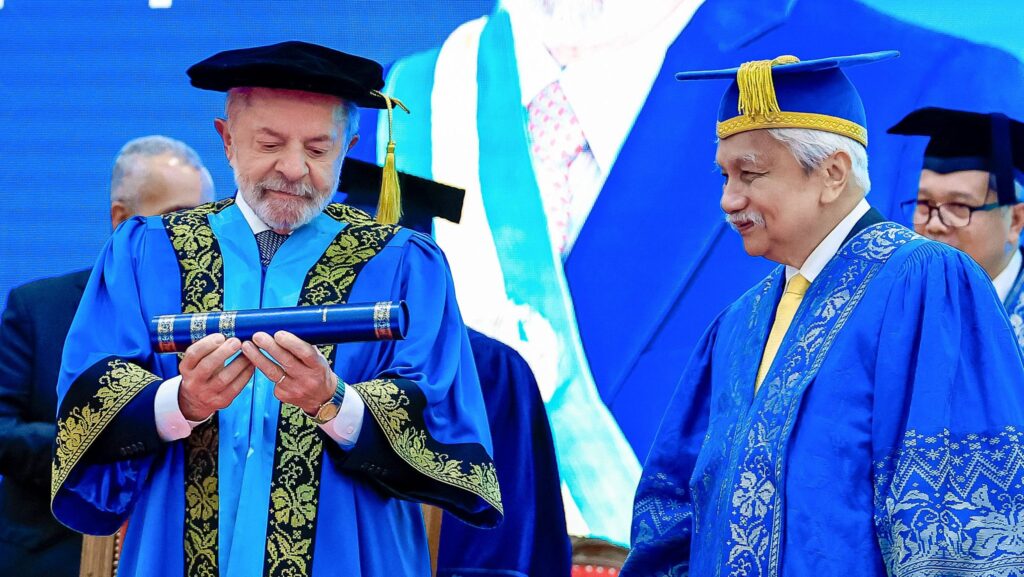 Título de Doutor Honoris Causa reforça trajetória do líder brasileiro na promoção da inclusão social, da educação e da cooperação entre países do Sul Global.