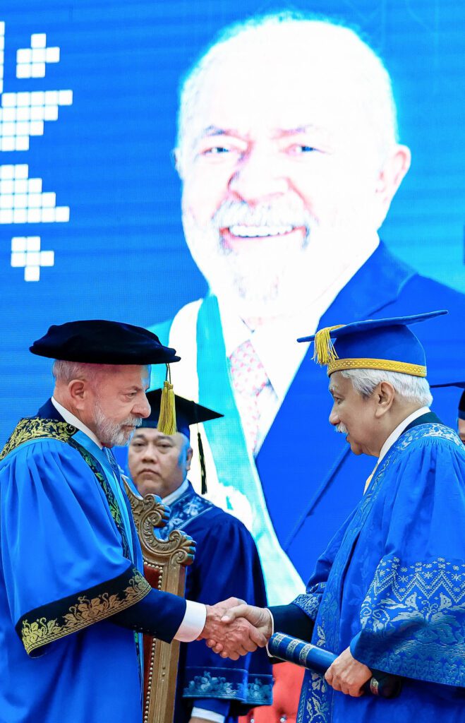 Lula recebe o 38° título de doutor honoris causa, diploma de todos os brasileiros 1 lula-recebe-o-38-titulo-de-doutor-honoris-causa-diploma-de-todos-os-brasileiros-titulo-de-doutor-honoris-causa-reforca-trajetoria-do-lider-brasileiro-na-promocao-da-inclusao-social-da-educacao-e-da-cooperacao-entre-paises-do-sul-global-fotos-ricardo-stuckert-pr-tvt-news