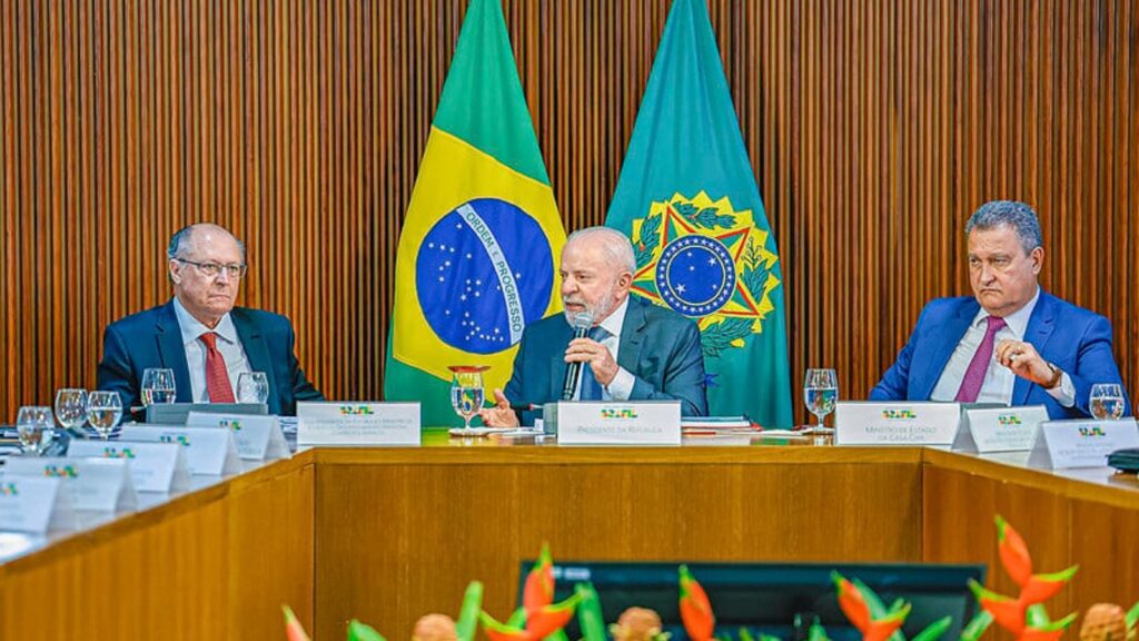 Lula em reunião com ministros. Foto: Ricardo Stuckert/PR
