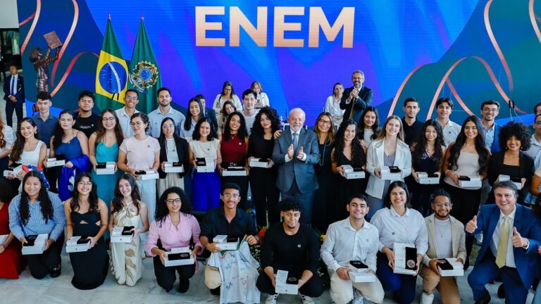 TVTNews 4 aulao-para-o-enem-em-sbc-lula-se-encontra-com-estudantes-de-cursinhos-populares-presidente-lula-durante-cerimonia-de-entrega-do-premio-mec-da-educacao-brasileira-para-estudantes-que-fizeram-o-enem-foto-ricardo-stuckert-pr-tvt-news