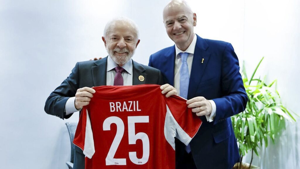 Especial Lula 80 anos: os encontros que moldaram a diplomacia brasileira 7 lula-fifa-universidade-do-esporte-gianni-infantino-presidente-da-fifa-presidente-lula-tvt-news