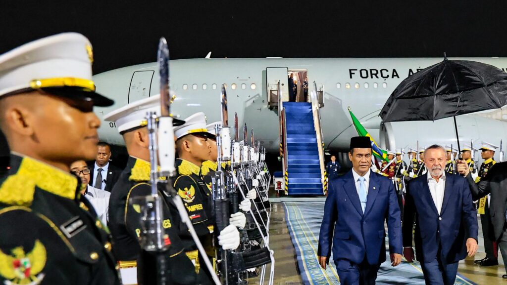 lula-esta-na-indonesia-para-visita-de-estado-lula-e-recebido-na-base-aerea-de-jacarta-foto-ricardo-stuckert-tvt-news