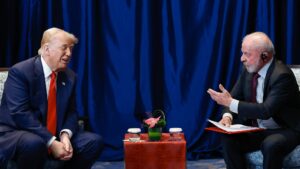 lula-e-trump-se-encontram-para-coversar-sobre-tarifaco-encontro-de-trump-e-lula-reuniao-donald-trump-e-luiz-inacio-lula-da-silva-frente-a-frente-lula-e-trump-dizem-que-havera-conclusao-rapida-para-os-dois-paises-foto-ricardo-stuckert-pr-tvt-news-tarifaco
