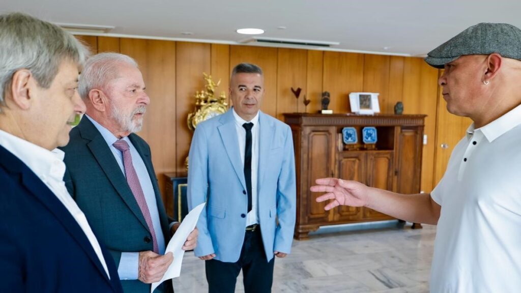 Atual presidente do Sindicato dos Metalúrgicos do ABC se encontra com Lula 1 atual-presidente-do-sindicato-dos-metalurgicos-do-abc-se-encontra-com-lula-moises-selerges-atual-presidente-do-sindicato-dos-metalurgicos-do-abc-com-o-presidente-lula-e-os-representantes-da-uom-uniao-obreira-metalurgica-da-argentina-abel-furlan-e-osvaldo-lobato-foto-ricardo-stuckert-pr-tvt-news