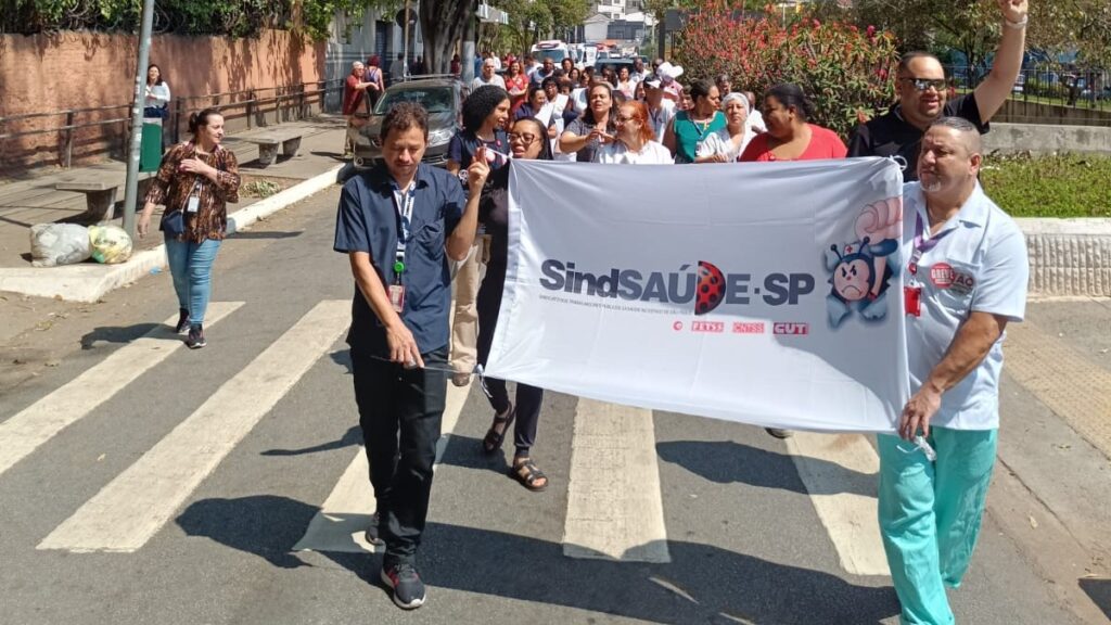 greve-da-saude-profissionais-encerram-paralisacao-e-seguem-cobrando-governo-tarcisio-e-inadmissivel-o-estado-mais-rico-do-pais-deixar-alguns-trabalhadores-da-saude-sem-nenhum-reajuste-salarial-e-vr-de-r-12-afirma-presidente-do-sindsaude-foto-sindsaude-sp-tvt-news