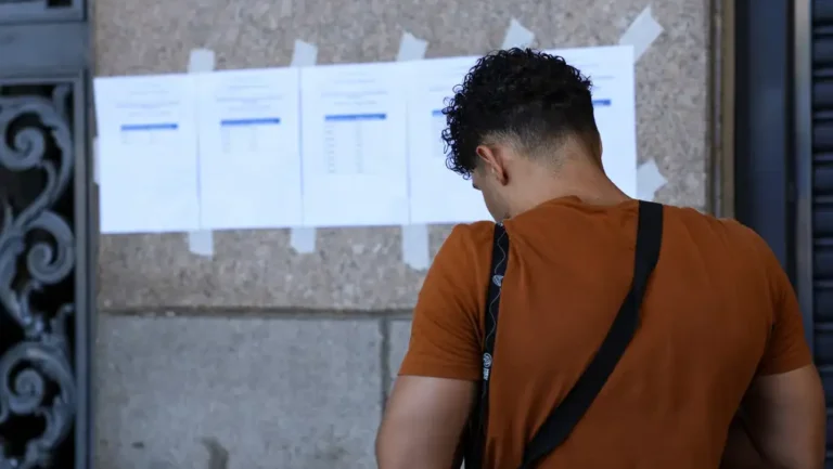 gabarito-cnu-2025-deve-sair-as-10h-afirma-ministra-candidatos-chegam-ao-local-de-prova-do-concurso-nacional-unificado-cnu-no-centro-do-rio-de-janeiro-foto-tomaz-silva-agencia-brasil-tvt-news