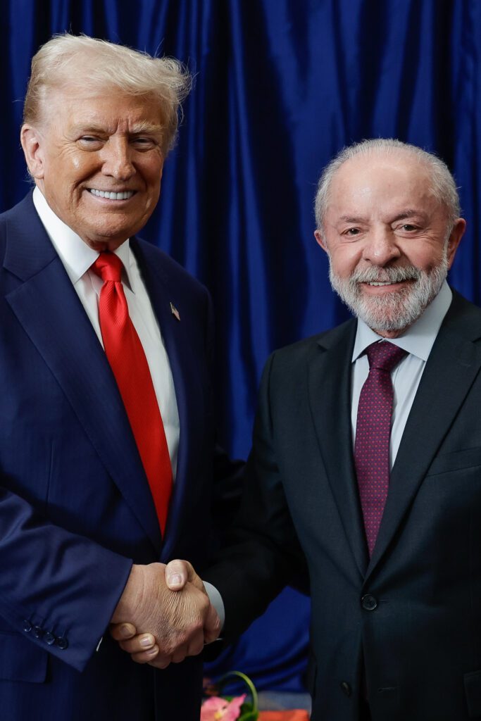 Lula e Trump se encontram para conversar sobre tarifaço 2 lula-e-trump-se-encontram-para-coversar-sobre-tarifaco-frnte-a-frente-lula-e-trump-dizem-que-havera-conclusao-rapida-para-os-dois-paises-foto-ricardo-stuckert-pr-tvt-news
