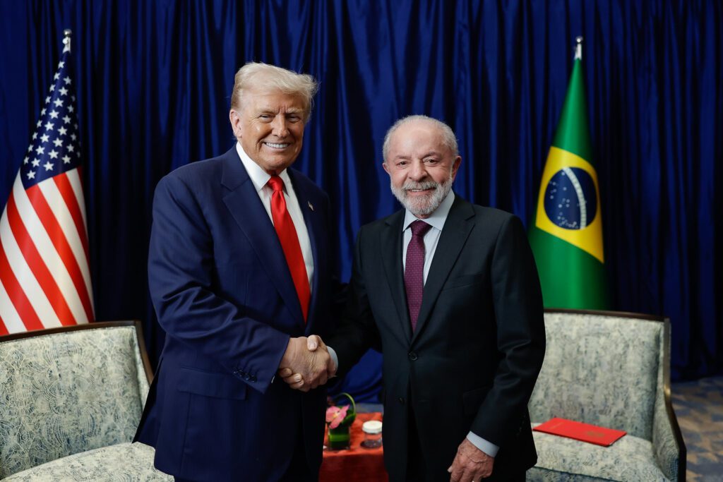 Lula e Trump se encontram para conversar sobre tarifaço 3 lula-e-trump-se-encontram-para-coversar-sobre-tarifaco-frnte-a-frente-lula-e-trump-dizem-que-havera-conclusao-rapida-para-os-dois-paises-foto-ricardo-stuckert-pr-tvt-news