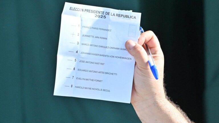 TVTNews 4 eleicoes-no-chile-eleicao-para-presidente-no-chile-chile-vai-as-urnas-a-candidata-a-presidencia-do-chile-jeannette-jara-da-coligacao-unidad-por-chile-tvt-news