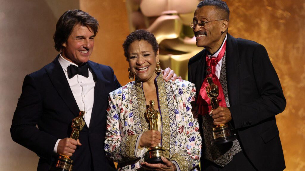 Tom Cruise recebe Oscar honorário por sua carreira 1 tom-cruise-recebe-oscar-honorario-por-sua-carreira-tvt-news