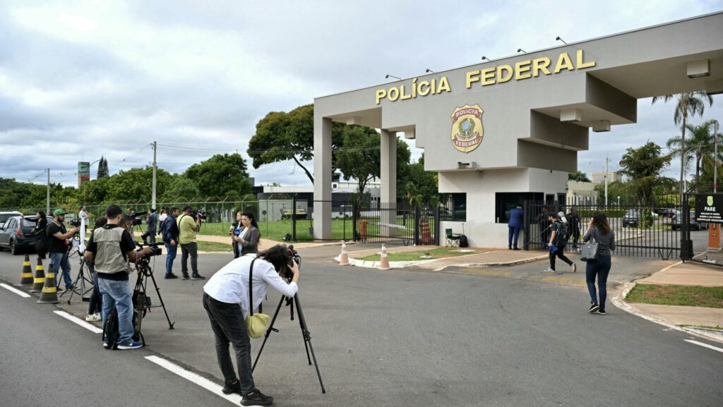 Bolsonaro é preso; prisão preventiva foi decretada 1 bolsonaro-preso-prisao-preventiva-pf