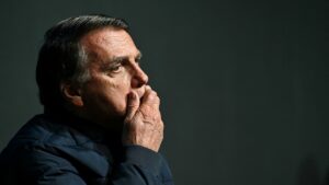 bolsonaro-prisao-tornozeleira-preso-remedios-stf-prisao-preventiva-pf-policia-federal-surto-vozes-na-tornozeleira-fuga-cela-na-pf-tvt-news