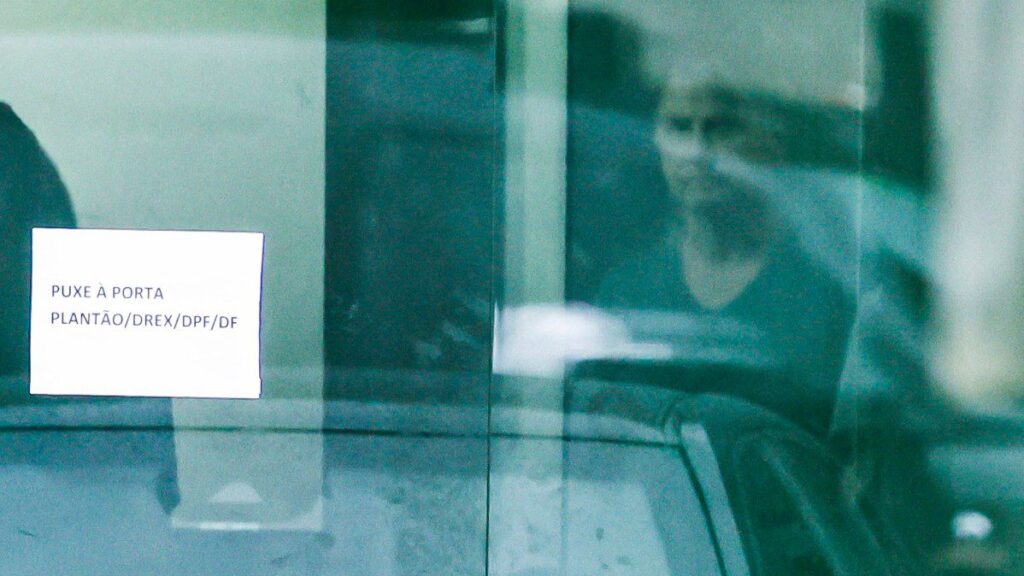 bolsonaro-prisao-tornozeleira-preso-remedios-stf-prisao-preventiva-pf-policia-federal-surto-vozes-na-tornozeleira-fuga-cela-na-pf-tvt-news