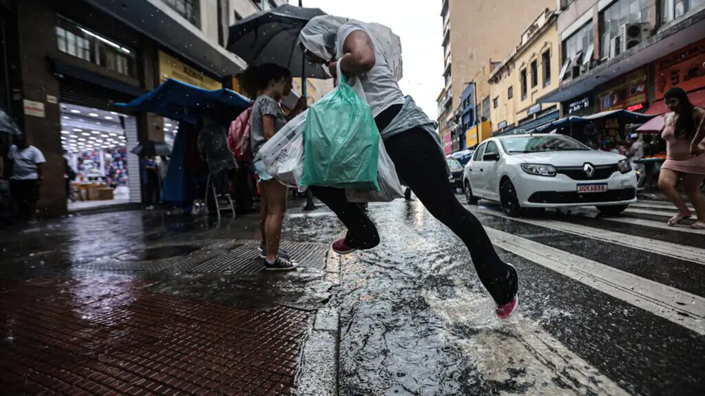 Defesa-Civil-de-Sao-Paulo-alerta-para-fortes-tempestades-neste-sabado-paulo-pinto-agencia-brasil-tvt-news