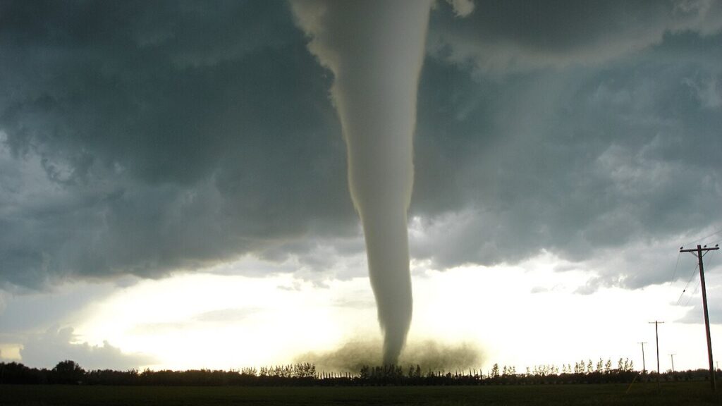 o-que-sao-tornados-por-que-acontecem-tornados-no-sul-do-brasil-tornado-mudancas-climaticas-clima-tempestades-tvt-news