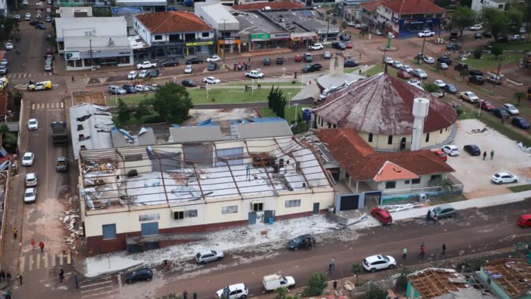 Governo-trabalha-para-liberar-FGTS-de-atingidos-por-tornado-no-PR-ari-dias-aenpr-tvt-news
