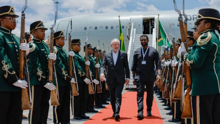 lula-desembarca-na-africa-do-sul-para-participar-da-cupula-do-g20-como-presidente-do-bloco-em-2024-o-brasil-tem-participacao-destacada-tambem-nesta-edicao-da-cupula-foto-ricardo-stuckert-pr-tvt-news