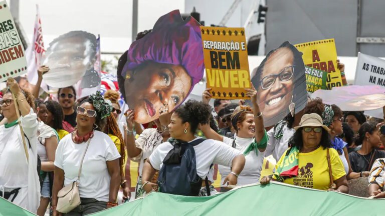 Marcha-em-Brasilia-une-mulheres-de-todo-pais-na-luta-contra-o-racismo-bruno-peres-agencia-brasil-tvt-news