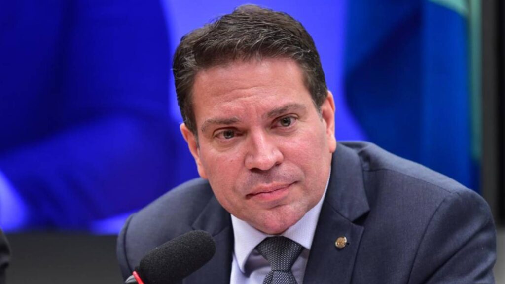 moraes-determina-prisao-preventiva-de-alexandre-ramagem-ramagem-foi-visto-recentemente-em-um-condominio-de-luxo-no-norte-de-miami-foto-zeca-ribeiro-camara-dos-deputados-tvt-news