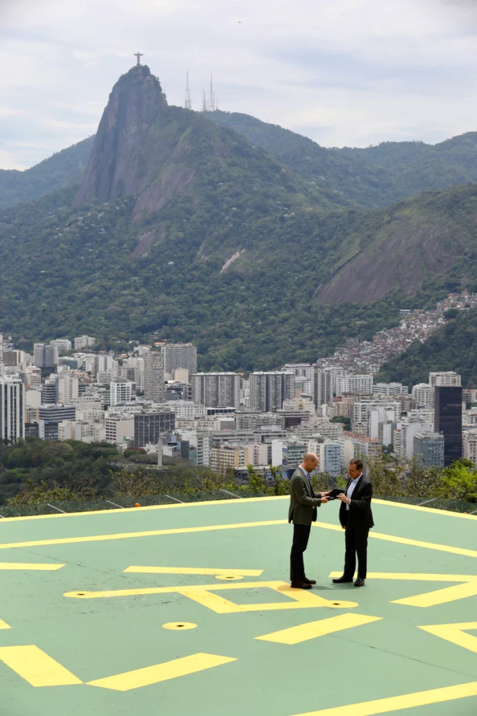 Príncipe William visita Pão de Açúcar e recebe chave da cidade do Rio 5