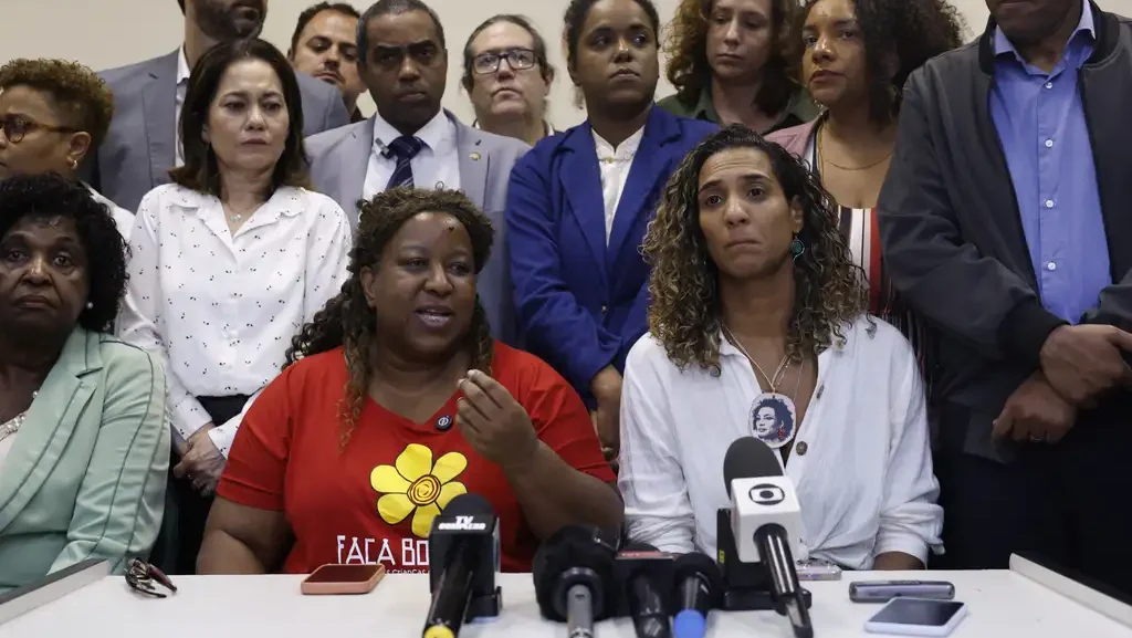 consciencia-negra-conheca-12-autores-negros-da-literatura-brasileira-autoras-negras-autores-negros-dica-de-leitura-marchando-por-um-brasil-com-igualdade-racial-anielle-franco-e-benedita-da-silva-tvt-news