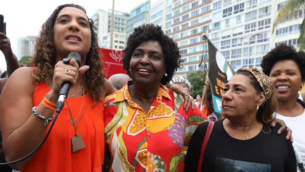 consciencia-negra-conheca-12-autores-negros-da-literatura-brasileira-autoras-negras-autores-negros-dica-de-leitura-marchando-por-um-brasil-com-igualdade-racial-anielle-franco-e-benedita-da-silva-tvt-news