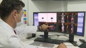 cancer-de-prostata-atendimento-aumenta-32-em-homens-com-ate-49-anos-homens-mais-jovens-tem-se-mostrado-mais-interessados-em-cuidar-da-saude-diz-especialista-foto-reproducao-tv-brasil-tvt-news