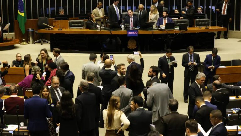 motta-adia-votacao-do-pl-antifaccao-mais-uma-vez-o-projeto-deve-ser-votado-na-proxima-terca-(18)-foto-lula-marques-agencia-brasil-tvt-news