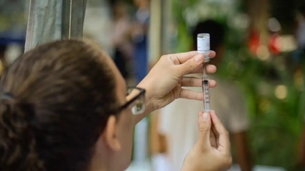 O imunizante é tetravalente, oferecendo proteção contra os quatro sorotipos do vírus da dengue. Foto: Tomaz Silva/Agência Brasil