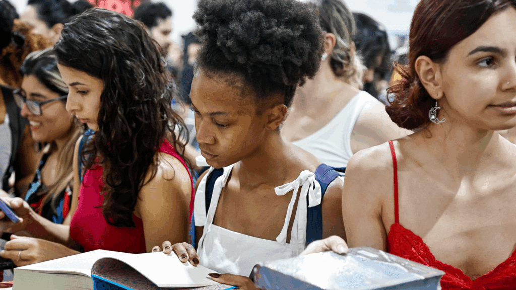 festa-do-livro-da-usp-compre-livros-com-50%-de-desconto-festa-do-livro-da-usp-reune-bons-livros-e-preco-acessivel-foto-foto-marcos-santos/usp-imagens-tvt-news