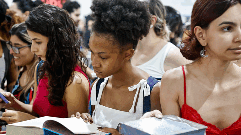 festa-do-livro-da-usp-compre-livros-com-50%-de-desconto-festa-do-livro-da-usp-reune-bons-livros-e-preco-acessivel-foto-foto-marcos-santos/usp-imagens-tvt-news