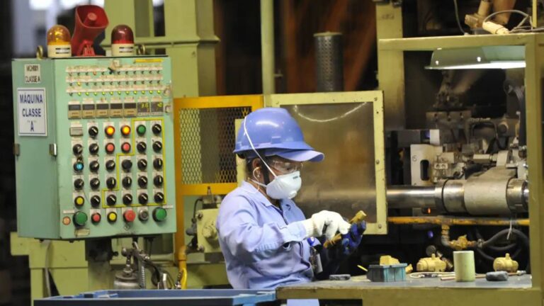 racismo-ainda-dita-salarios-na-industria-diz-dieese-onde-tem-mais-trabalhadores-negros-os-salarios-despencam-diz-secretaria-da-cut-foto-jose-paulo-lacerda-cni-tvt-news