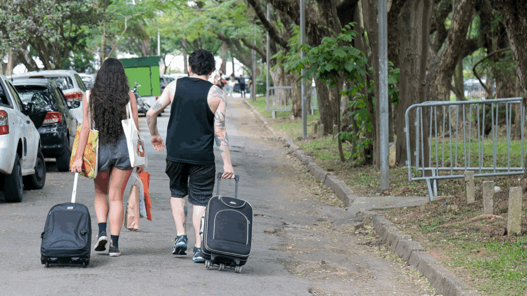 festa-do-livro-da-usp-compre-livros-com-50%-de-desconto-leitores-assiduos-aproveitam-para-comparar-obras-para-lerem-ao-longo-do-ano-foto-marcos-santos/usp-imagens-tvt-news