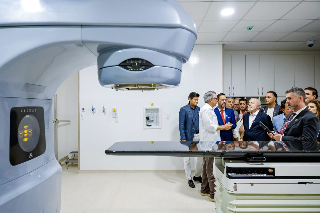 Pacientes do SUS terão mais serviços de radioterapia em cinco cidades do país 1 acao-integra-programa-agora-tem-especialistas-aumentar-oferta-tratamento-oncologico-ricardo-stuckert-pr-tvt-news-lula-radioterapia-