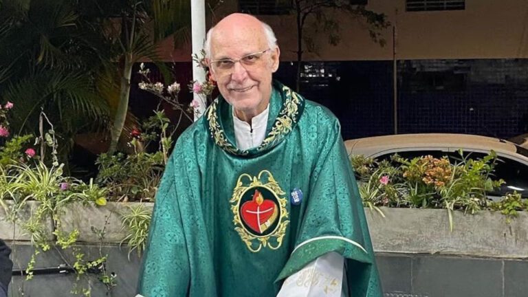 Arquidiocese-de-SP-suspende-transmissoes-e-redes-sociais-do-padre-Julio-Lancelotti-reproducao-instagram-tvt-news