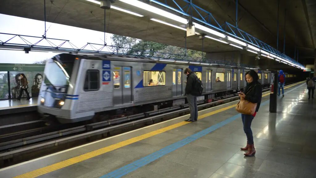 Linhas-do-Metro-de-Sao-Paulo-comecam-a-funcionar-24-horas-aos-sabados-rovena-rosa-agencia-brasil-tvt-news