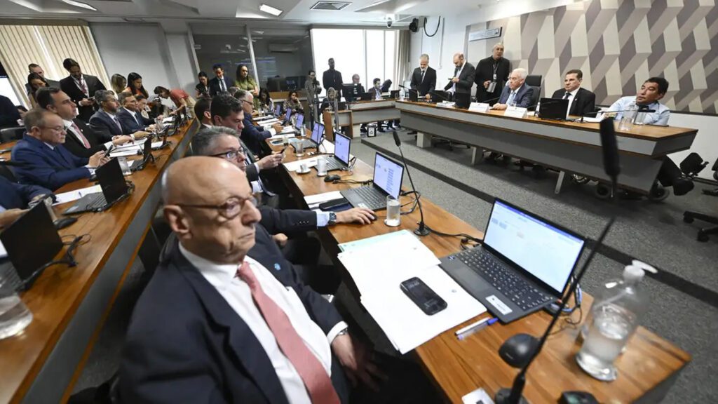 PL-da-Dosimetria-CCJ-reduz-para-quatro-horas-prazo-de-pedido-de-vista-saulo-cruz-agencia-senado-tvt-news