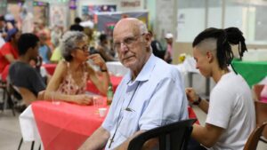 julio-lancelotti-promove-almoco-de-natal-para-moradores-de-rua-em-sp-enquanto-a-mudanca-nao-vem-seja-diferente-esteja-com-os-pobres-foto-rovena-rosa-agencia-brasil-tvt-news