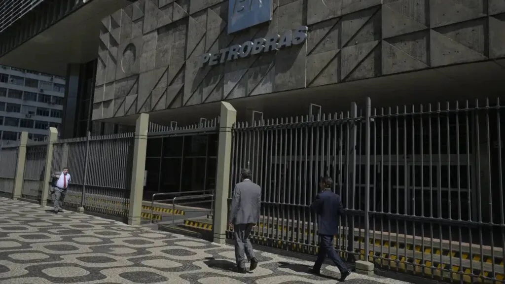 petroleiros-aprovam-greve-nacional-a-partir-de-segunda-feira-segundo-os-sindicatos-nova-proposta-nao-avanca-em-tres-pontos-centrais-foto-fernando-frazao-agencia-brasil-tvt-news