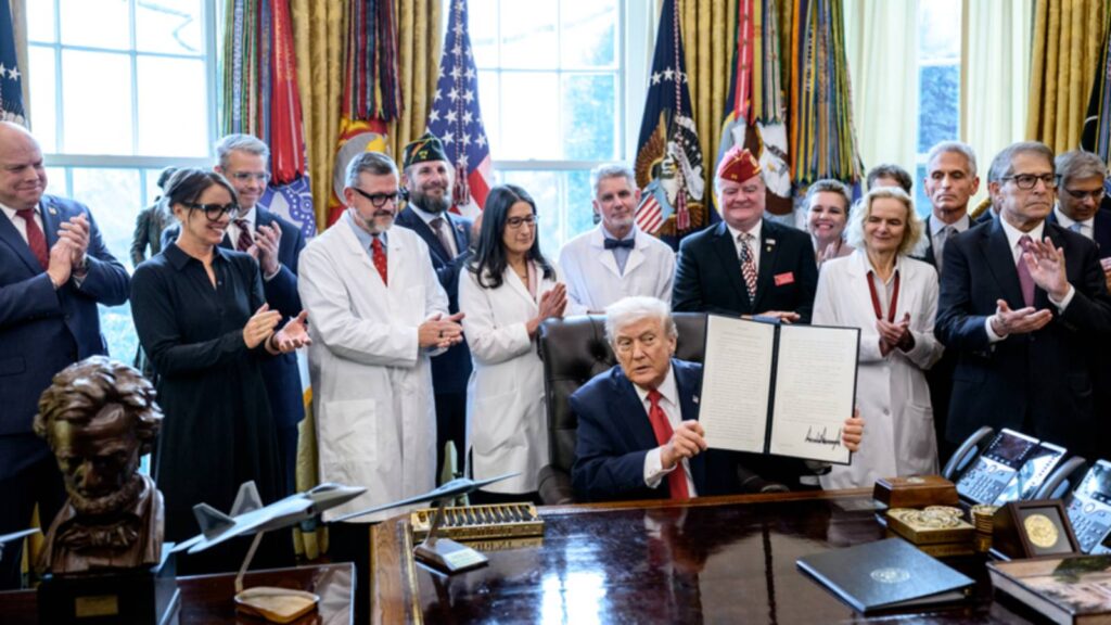 trump-recomenda-classificar-maconha-como-droga-menos-perigosa-medida-sinaliza-abordagem-mais-pragmatica-baseada-em-saude-publica-ciencia-e-direitos-civis-foto-casa-branca-tvt-news