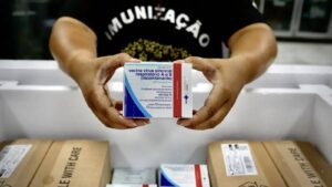 vacina-contra-virus-sincicial-respiratorio-comeca-a-chegar-ao-sus-grupo-prioritario-e-o-das-gestantes-a-partir-da-28-semana-de-gravidez-foto-joao-risi-ms-tvt-news