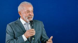 Da Redação 14 "Estamos vivendo, do ponto de vista econômico, do financiamento dos nossos bancos, do crescimento da nossa indústria, do ponto de vista do crescimento da agricultura, um momento quase que ímpar na história desse país” Luiz Inácio Lula da Silva. Foto: Ricardo Stuckert/PR