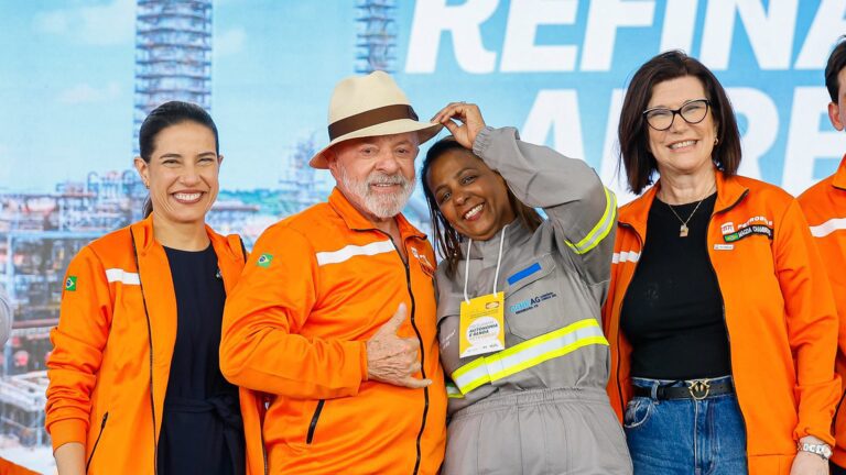 lula-convoca-enfrentamento-da-violencia-contra-as-mulheres-lula-na-refinaria-abreu-e-lima.-foto-ricardo-stuckert/pr-tvt-news