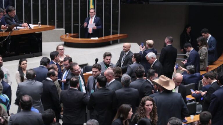 A inclusão repentina do chamado “PL da Dosimetria” na pauta surpreendeu líderes partidários e evidencia o caráter atípico da operação. Foto: Bruno Spada/Câmara dos Deputados