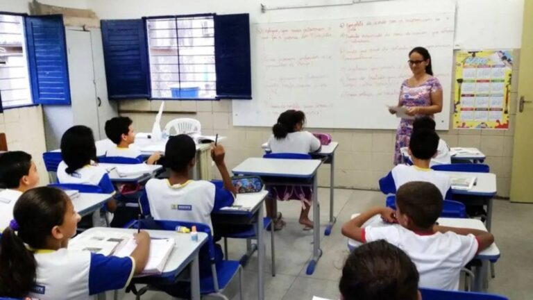 com-isencao-do-ir-metade-dos-professores-da-educacao-basica-deixa-de-pagar-imposto-ao-menos-1-milhao-de-professores-da-educacao-basica-vao-ter-aumento-na-renda-foto-sumaia-vilela-agencia-brasil-tvt-news