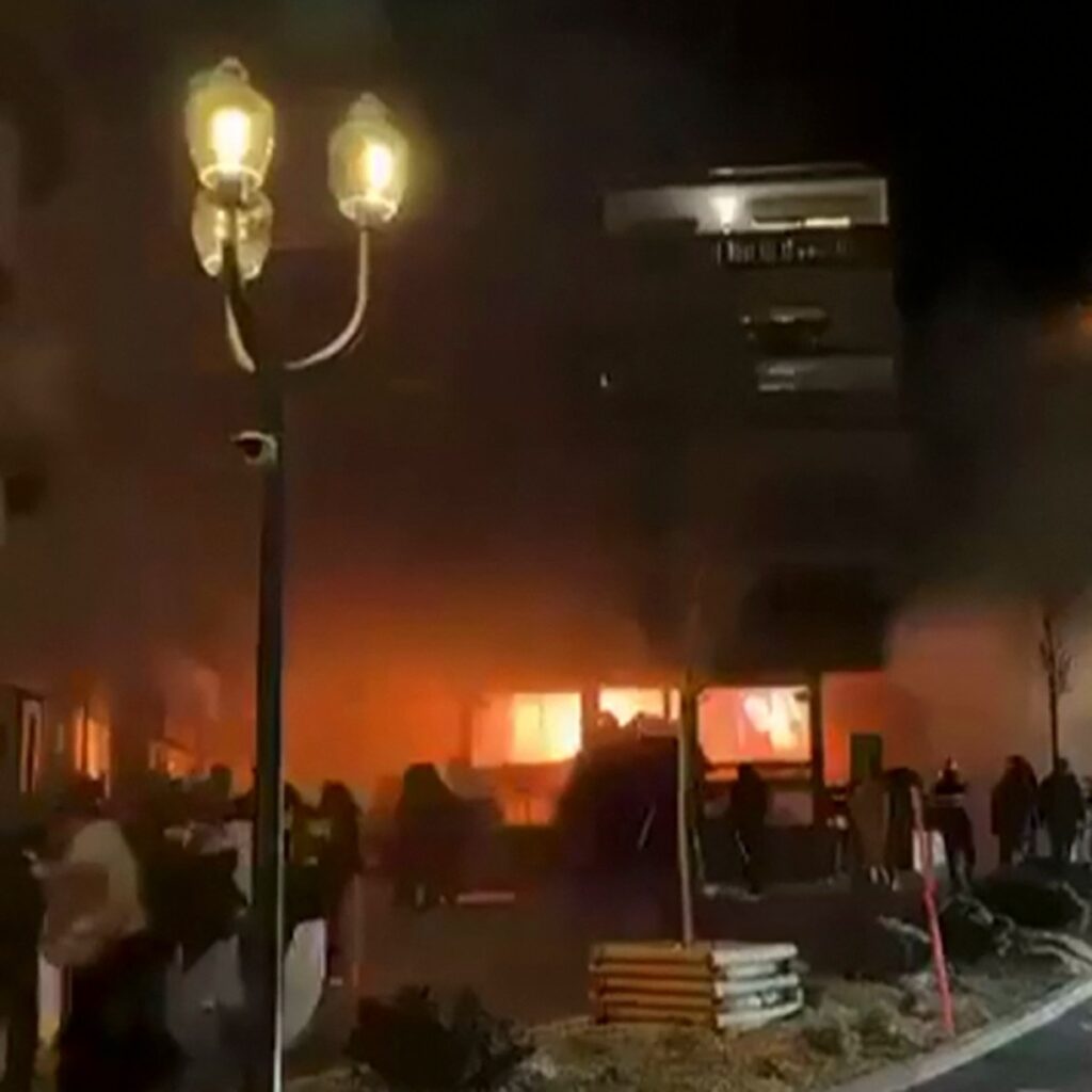 suica-trabalha-para-identificar-vitimas-de-incendio-em-festa-de-ano-novo-tvt-news