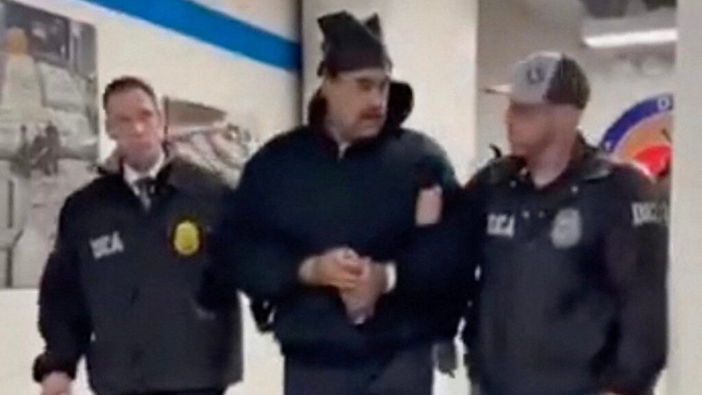 apos-sequestro-maduro-deve-comparecer-diante-de-juiz-em-nova-york-trump-anuncia-que-eua-governarao-venezuela-apos-derrubar-maduro-delcy-rodriguez-brasil-reconhece-vice-de-maduro-como-atual-presidente-da-venezuela-nicolas-maduro-esta-nos-eua-apos-captura-tvt-news